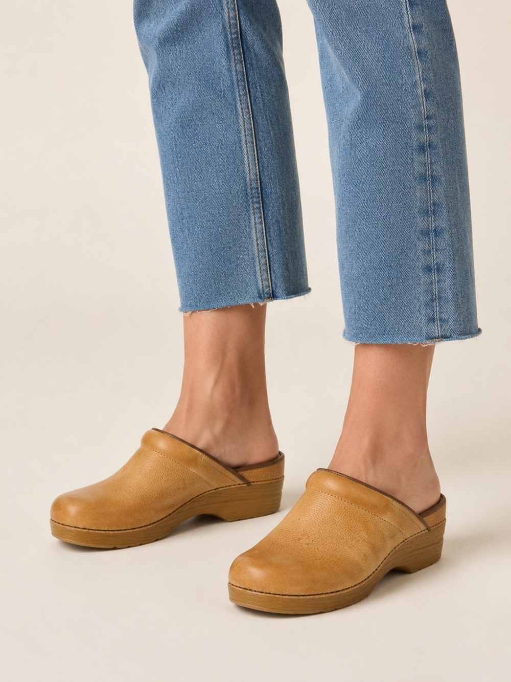 Dansko Professional Tan Leather Clogs EU 38 Wide